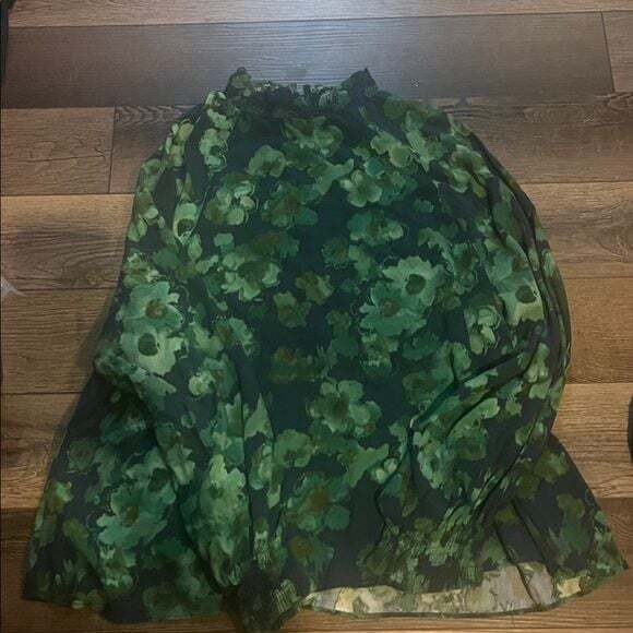 easel Tops - Easel Green and Blue Floral Top size Small